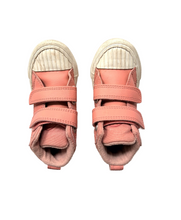 Load image into Gallery viewer, Converse
